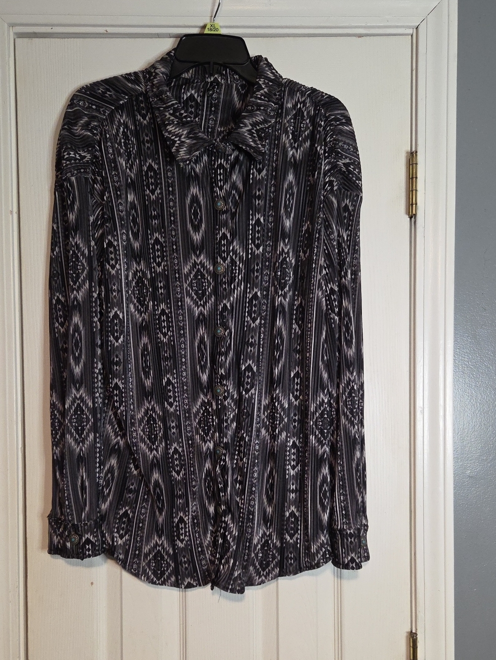 2 Fly Co. Women’s Black & Gray Patterned Button-Down Western Shirt